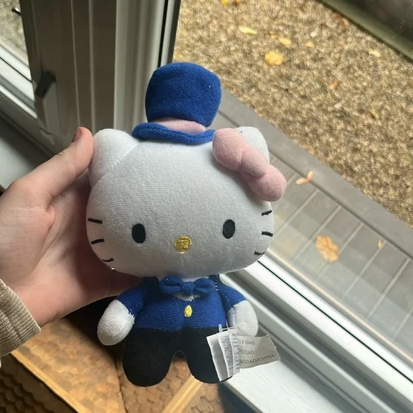 Hello kitty plush !🥰 - Picture 1 of 2